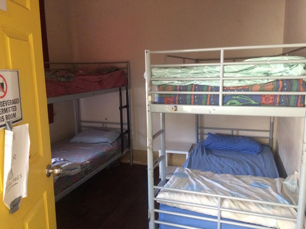 بيرث Planet Inn Backpackers المظهر الخارجي الصورة