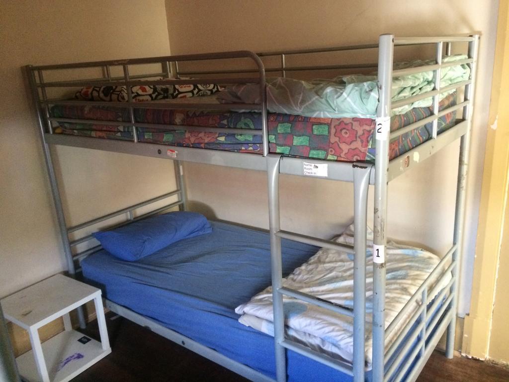 بيرث Planet Inn Backpackers المظهر الخارجي الصورة